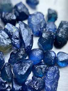 Lot de saphirs bruts bleus royal naturels de qualité facettée pour la fabrication de bijoux, fournisseur en gros - Product Image 5