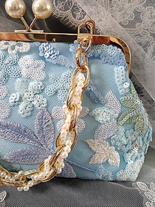 Pochette brodée bleu clair à motif floral avec chaîne de perles et fermoir à pression, sac à bijoux, sac de présentation, sac d'emballage - Product Image 3