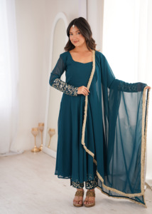 Accesorios de Vestimenta, Ropa Étnica, Otras Prendas Regionales, Kurti con Lentejuelas y Georgette, Pantalón Bordado, Dupatta con Bordes Dorados (HTU 66) - Product Image 6