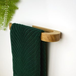 Barra de toallas de madera hecha a mano al por mayor, organizador de pared prémium con opciones de tamaño y acabado personalizados para baño - Product Image 4