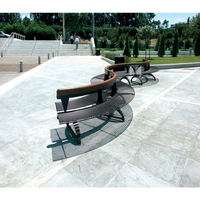 Banc de jardin incurvé de type moderne, en acier, avec dossier en bois, style antique, inhabituel, long, pour l'espace public
