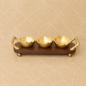 Elegante Juego de Tres Tazones Dorados para Servir con Bandeja de Almacenamiento de Madera, Organizador de Aperitivos Premium, Centro de Mesa Decorativo - Product Image 1