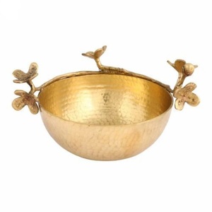 Cuenco decorativo vintage de metal dorado con asas de ramas florales, hecho a mano, centro de mesa para uso en el hogar, bodas, hoteles y mesas. - Product Image 2