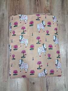 Tissu en coton biologique traditionnel imprimé à la main de Jaipur, motif ethnique vache et lotus, pour filles et garçons, vente en gros - Product Image 4