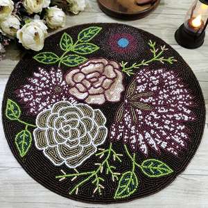 Set de table rond élégant fait main avec broderie 3D et perles pour événements festifs et usage domestique, idéal pour les tables à café et à dîner - Product Image 1