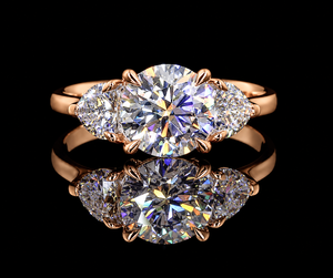 Anillo de Compromiso y Boda con Tres Diamantes de Corte Brillante Cultivados en Laboratorio, Certificado IGI, Oro de 10K, 14K, 18K, Plata 925, 935, con Engaste de Garras - Product Image 2