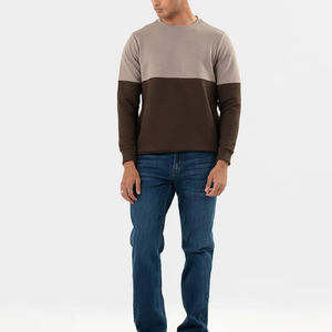 เสื้อสเวตเตอร์คอกลมถักสำหรับผู้ชาย ทรงปกติ สีสันตัดกัน สไตล์ลำลองสำหรับฤดูใบไม้ร่วง สีน้ำตาลและสีเบจ - Product Image 1