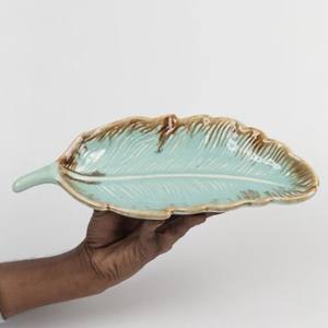 Elegante Plato de Cerámica con Diseño de Hojas y Acabado de Textura Natural, Bandeja Artística para Servir con Diseño de Hojas para Decoración de Mesa y Regalos Festivos - Product Image 2