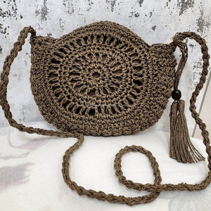 Bolso cruzado de rafia de ganchillo redondo Beige Bolso circular hecho a mano con borla bohemia y correa trenzada y abalorio con cuentas - Product Image 5