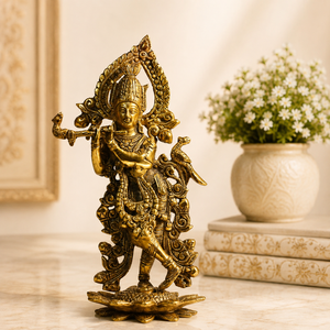 Sculpture artisanale en laiton du dieu Krishna jouant de la flûte, objet décoratif hindou pour mandir et décoration intérieure - Product Image 4