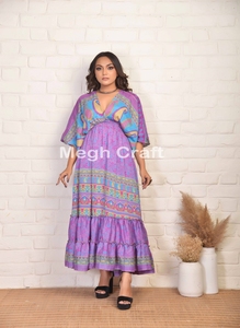 Robe longue vintage en soie pour femme, col en V, multicolore, style bohème, ourlet ample, idéale pour l'été, la plage, les fêtes ou les tenues décontractées - Product Image 3