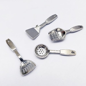 Ensemble d'ustensiles de cuisine miniatures à l'échelle 1:12 en alliage métallique pour maison de poupée, spatule, cuillère ajourée, râpe, accessoires - Product Image 1