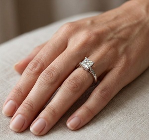 Anillo de Compromiso Solitario de Diamante Cultivado en Laboratorio de Corte Princesa de 2 Quilates E VS1, Oro Blanco de 10K, Certificado IGI, Listo para Enviar, Joyería Fina - Product Image 5