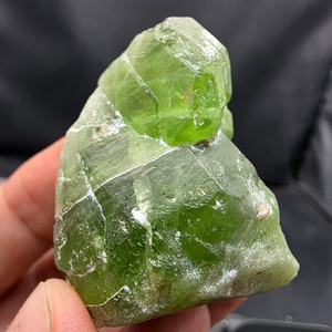 Spécimen de cristal de péridot vert fantôme naturel, pierre minérale brute irrégulière provenant du Kohistan, Pakistan, pour la fabrication de bijoux - Product Image 4