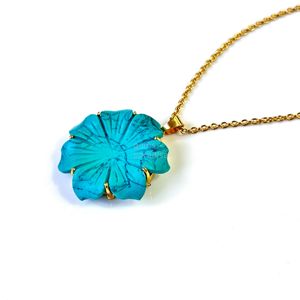 Collier pendentif fleur en turquoise bleue de qualité AAA pour femme, sculpté à la main, avec pierre précieuse en turquoise de qualité AAA, pendentif floral en cristal, vente en gros - Product Image 4
