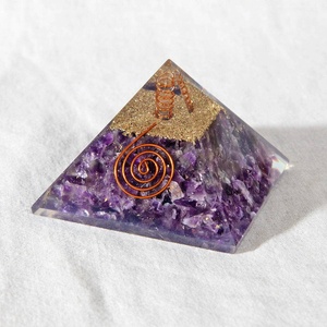 Pyramide d'orgone en améthyste de qualité supérieure, générateur d'énergie en cristal fait main pour l'équilibrage des chakras et la méditation - Product Image 3