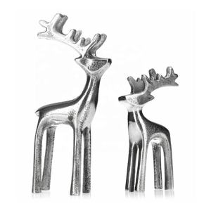Offre Spéciale : Ornement de renne en aluminium moulé avec sculpture métallique décorative pour cheminées, étagères et décorations de Noël - Product Image 1