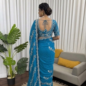Sari de seda Fendi de diseño azul real con cuentas pesadas y bordados de lentejuelas para bodas y fiestas de Royal Export - Product Image 1