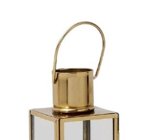 Lanternes en métal faites à la main pour l'éclairage, lanternes tendance 2026 pour la décoration intérieure et extérieure en gros avec finition dorée - Product Image 2
