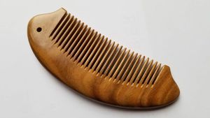 Approvisionnement direct d'usine de peignes à cheveux rustiques faits à la main en bois, peignes démêlants, outils de soin des cheveux, disponibles au prix de gros - Product Image 5