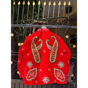 Veste bomber courte en velours écologique brodée à la main avec motif floral rouge, col mandarin, manches longues, hiver, femme - Product Image 6