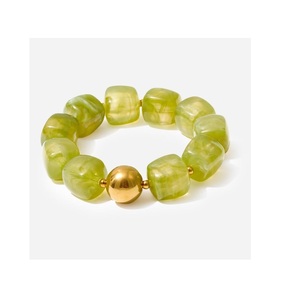 Bracelet en résine de luxe avec finition artisanale sophistiquée, accessoire élégant pour le poignet, pour les femmes à la pointe de la mode - Product Image 1