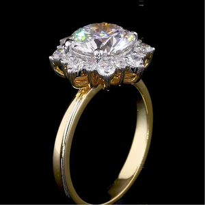 Anillo de Diamantes Cultivados en Laboratorio con Halo Floral Redondo y Brillante en Oro Amarillo, Anillo de Diamantes para Boda y Aniversario para Mujer - Product Image 2
