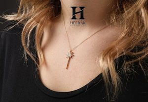 Collier pendentif étoile du Nord en or de luxe avec diamants de laboratoire - Bijoux célestes minimalistes - Product Image 2