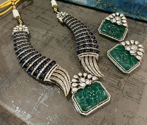 Ensemble collier et boucles d'oreilles en laiton plaqué or avec pierre verte et motif floral, pour femme, cadeau de mariage, bijoux - Product Image 1