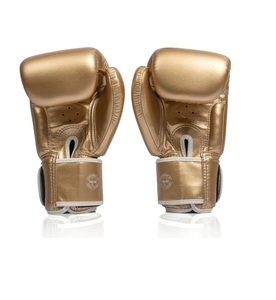 Gants de boxe FAIRTEX personnalisés en cuir de vachette véritable, couleur or métallisé, respirants, avec fermeture auto-agrippante et sangle de poignet réglable. - Product Image 3