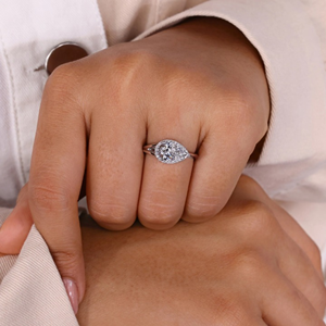 Anillo de compromiso y boda clásico con diamante de corte pera de 1.12 quilates cultivado en laboratorio, certificado IGI, engaste invisible en oro, ideal para fiestas. - Product Image 6