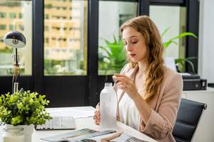 Vasos al por mayor de botella de agua Tritan con marcador de tiempo, de color plateado, al por mayor - Product Image 5