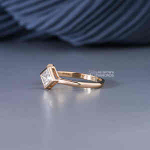 Bague solitaire en or jaune 14 carats avec diamant de laboratoire taille princesse, certifiée luxe, cadeau d'anniversaire ou de mariage pour femme, 0,43 ct total - Product Image 3