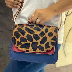 Sac de mode vintage multicolore en cuir véritable pour femme à sangle unique en cuir recyclé imprimé bonbons et animaux avec doublure en nylon - Product Image 2