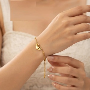 Pulsera de Cadena con Corazón de Ángel Antideslustre, Resistente al Agua, Elegante y a la Moda para Mujer, Uso Diario, Disponible al Mejor Precio - Product Image 4