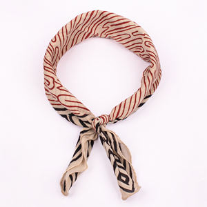 Bandana carrée en coton écologique, style Bagaru, imprimée à la main, unisexe, respirante, à nouer autour du cou ou sur la tête - Product Image 5