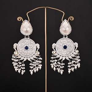 Pendientes Colgantes de Diseño Étnico en Plata Alemana con Hidroplata Azul, Kundan y Perlas - Product Image 1