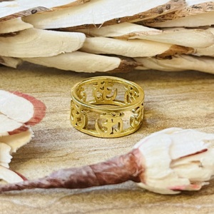Bague Symbole Om Tendance et Très Demandée, Bague Bohème en Laiton pour Femme, Plaqué Or 18 carats, Bijou Creux Tribal Religieux, Vente en Gros/OEM/ODM - Product Image 1