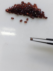 Granat rouge naturel, cabochon ovale 3x2MM, pierre précieuse d'environ 0,12 carats, en vrac pour la fabrication de bijoux - Product Image 2