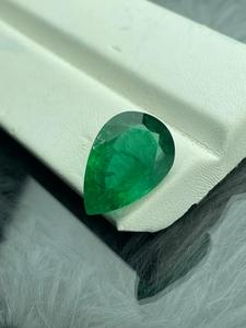 Excellente Pierre Précieuse Naturelle Émeraude Taille Poire Verte pour la Fabrication de Bijoux, Certifiée IGI, Couleur 5A avec Effet de Jeu de Couleurs/Feu, pour Bague, Pendentif et Créations Personnalisées - Product Image 2