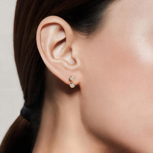 ต่างหูเพชรทรงหยดน้ำแบบสองสถานีประดับขอบ - Product Image 4