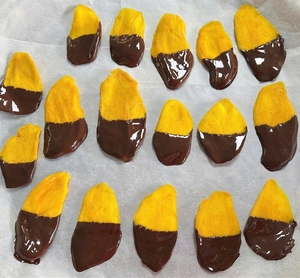 มะม่วงอบแห้งเคลือบช็อกโกแลตคุณภาพสูง ขายดี กำลังเป็นที่นิยม ต้องลอง! ขนมผลไม้พรีเมียมที่ยั่งยืนจากเวียดนาม - Product Image 6