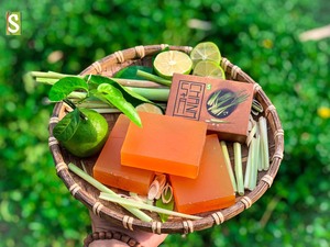 [AVAILABLE] Handmade Transparent Blue Lotus Seamoss <b>Soap</b> Gentle Cleansing Plant-Based Bar <b>Soap</b> for Body <b>Wash</b> Skin Hydration - Product Image 4