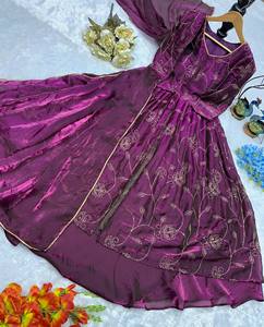 Robe Anarkali pour femmes, brodée de fleurs violettes, longueur au sol, robe de mariage traditionnelle ethnique - Product Image 4