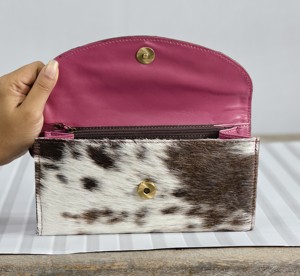 Cartera Larga de Cuero Genuino para Mujer con Estampado Floral y Animal, Estilo Bohemio, Color Rosa y Blanco, Cierre Plegable, Uso Diario - Product Image 3