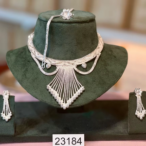 MOLL JEWELLERS Ensemble Collier et Boucles d'Oreilles Floraux Plaqué Or 24K en Alliage de Zinc avec Zircon – Cadeau de Mariage pour Femme Certifié par un tiers - Product Image 1