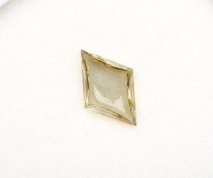 Diamant de laboratoire CVD synthétique de 3,65 carats, taille cabochon, forme cerf-volant, couleur champagne, pureté VS2, haute qualité, pour bijoux modernes, vente en gros directe usine - Product Image 3