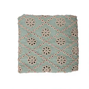 Tela Bordada de Algodón Schiffli de Alta Calidad al por Mayor - Patrón de Rejilla, Verde Menta, Ancho de 50/52 Pulgadas - Product Image 2