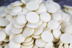 Chocolate al por mayor 1KG 5KG 10KG OEM blanco compuesto Botón de Chocolate cacao panadería caramelo buen precio Halal - Product Image 3