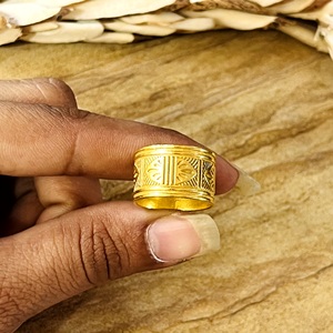 แหวนวงกว้างลายชนเผ่าทองเหลืองชุบทอง 18k สำหรับผู้ชาย ลายเรขาคณิตสลัก แหวนขายส่ง/OEM/ODM - Product Image 5